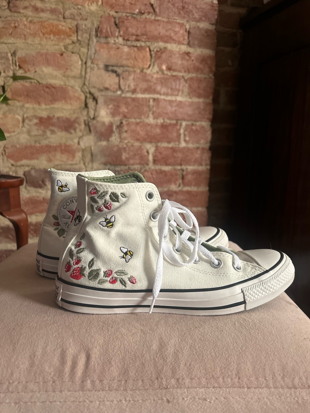 EUC Embroidered Converse - Picture 2 of 5